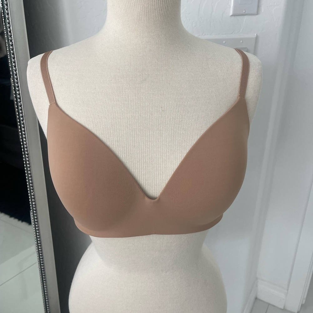 Victoria's Secret Tan Wireless Bra Seamless Plunge